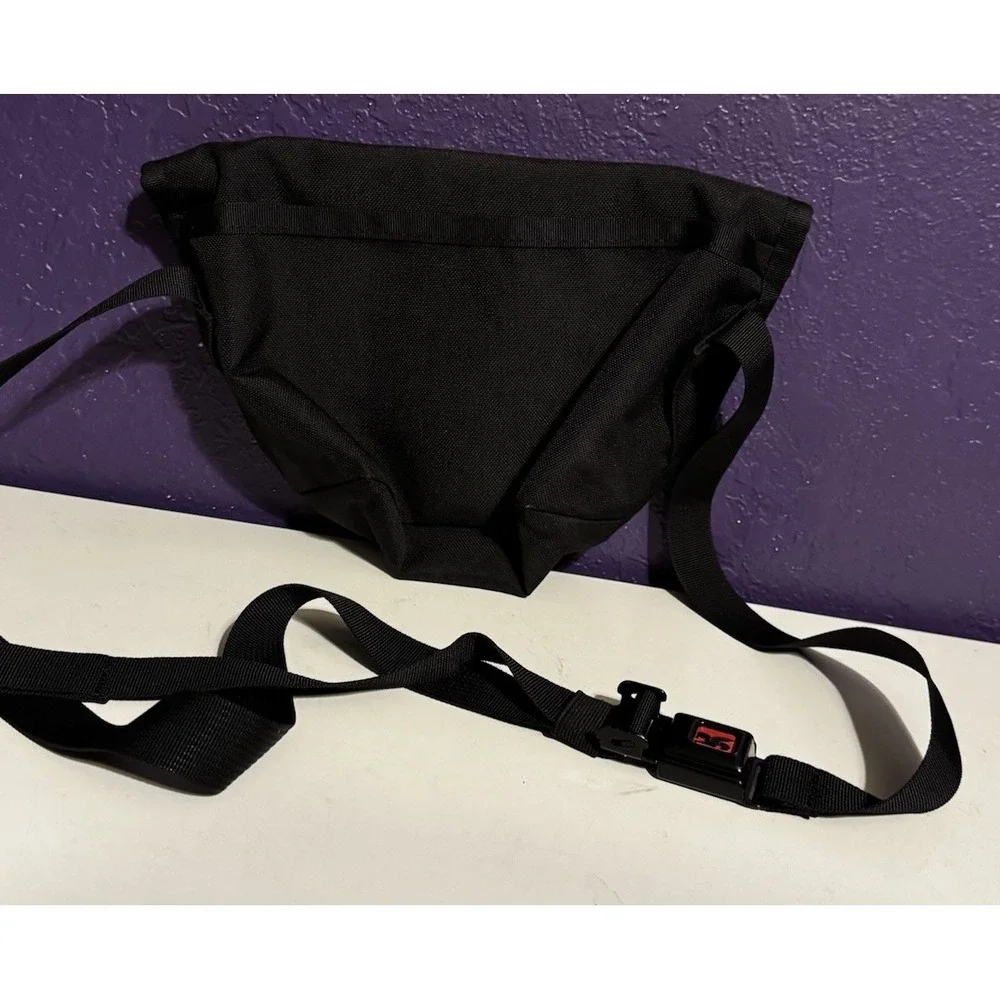 CHROME INDUSTRIES Sling Messenger Black Belt Seat Buckle Citizen Bag USA Mint